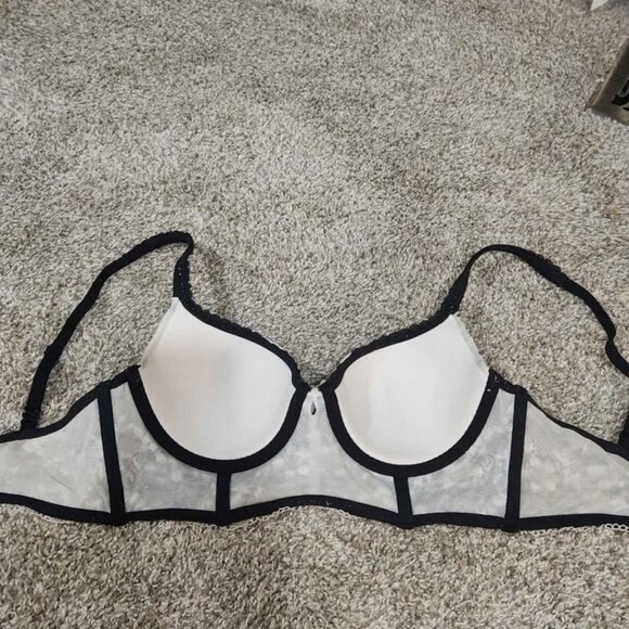 Victoria's Secret bra - Picture 3 of 6